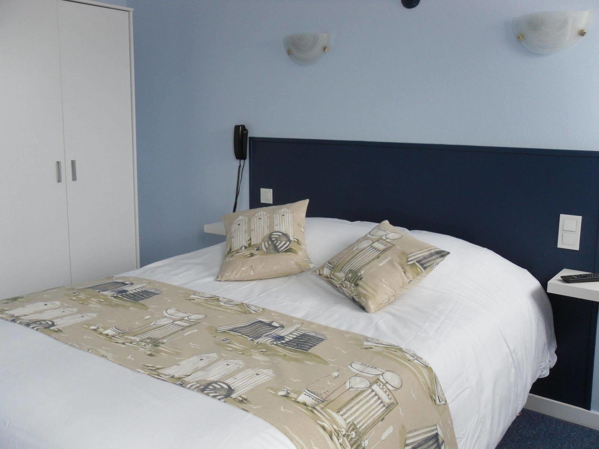 The Originals Access, Hotel Corinna, Royan Bagian luar foto